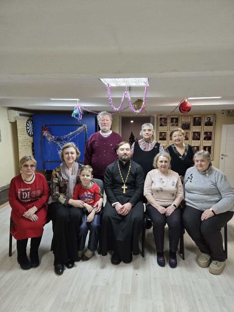 Клирик нашего храма иерей Евгений Ильницкий посетил Совет ветеранов